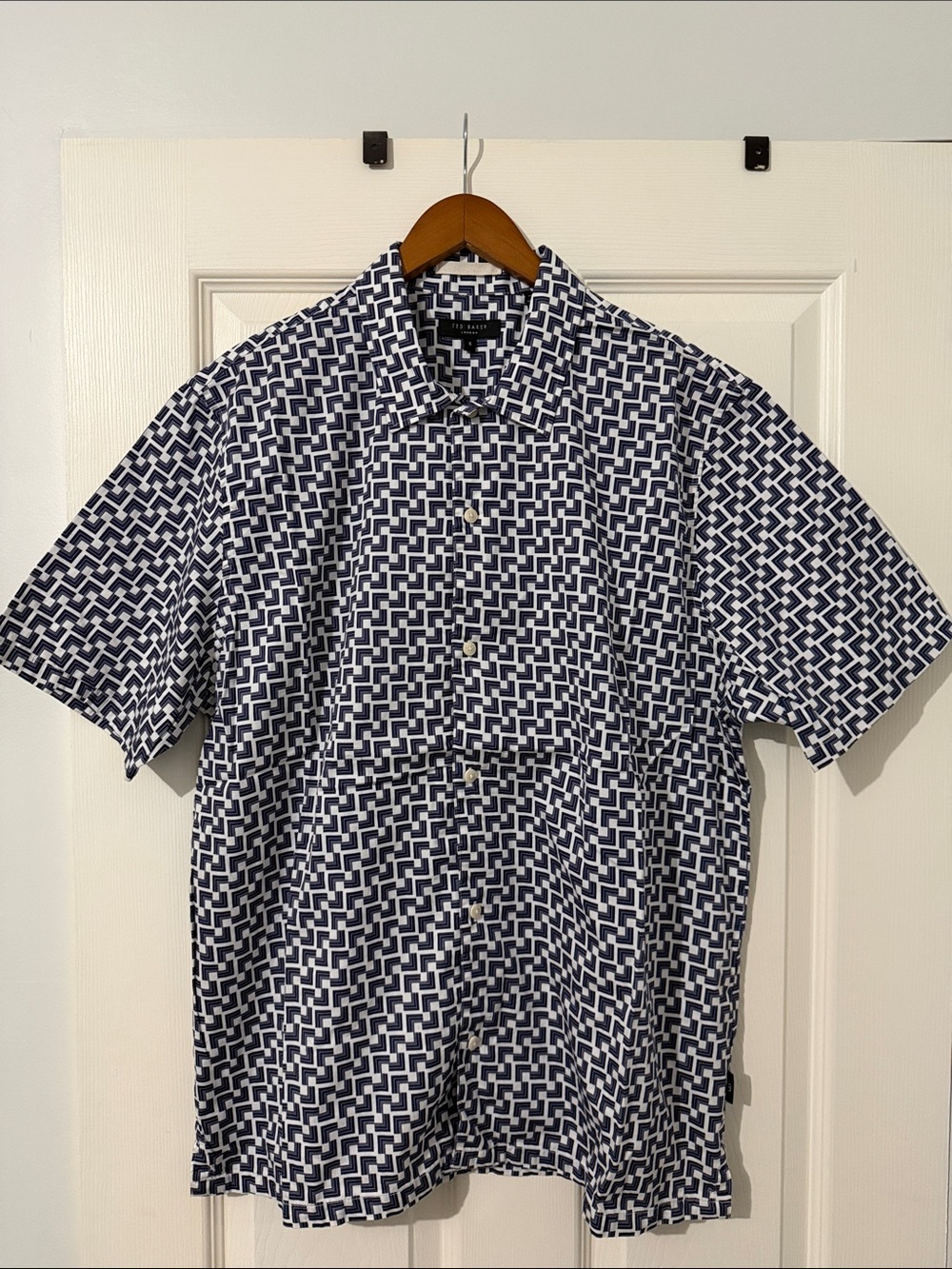 Ted Baker Men’s Buttoned Down Short Sleeve Shirt
Size 5